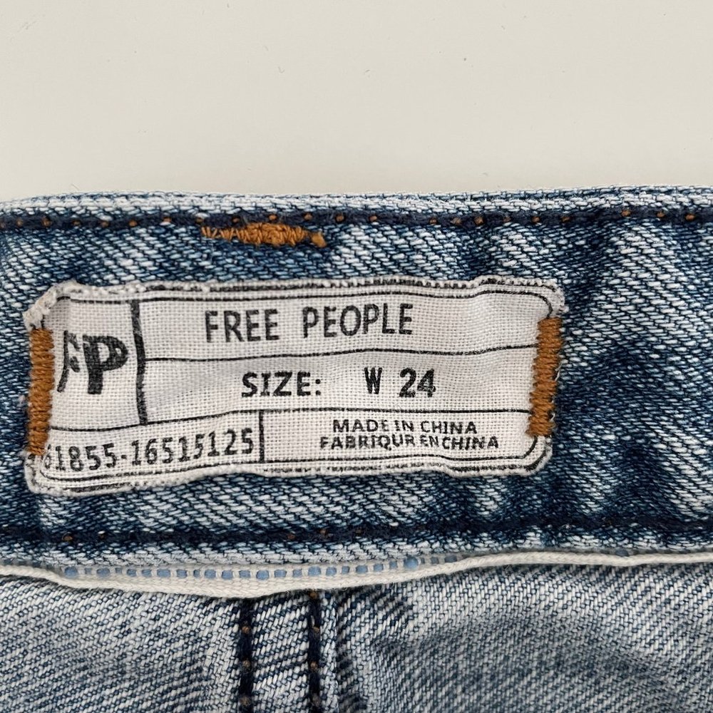 Free People Distressed Rigid 100% Cotton Raw Hem Denim Shorts 2" - Picture 7 of 10